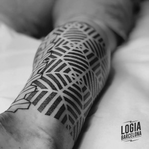 tatuaje-antebrazo-geometria-ferran-torre-logia-barcelona  